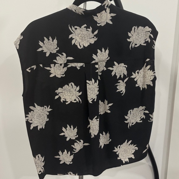 Vince Chrysanthemum Black and Cream 100% Silk Blouse. Size Small. - Picture 5 of 9